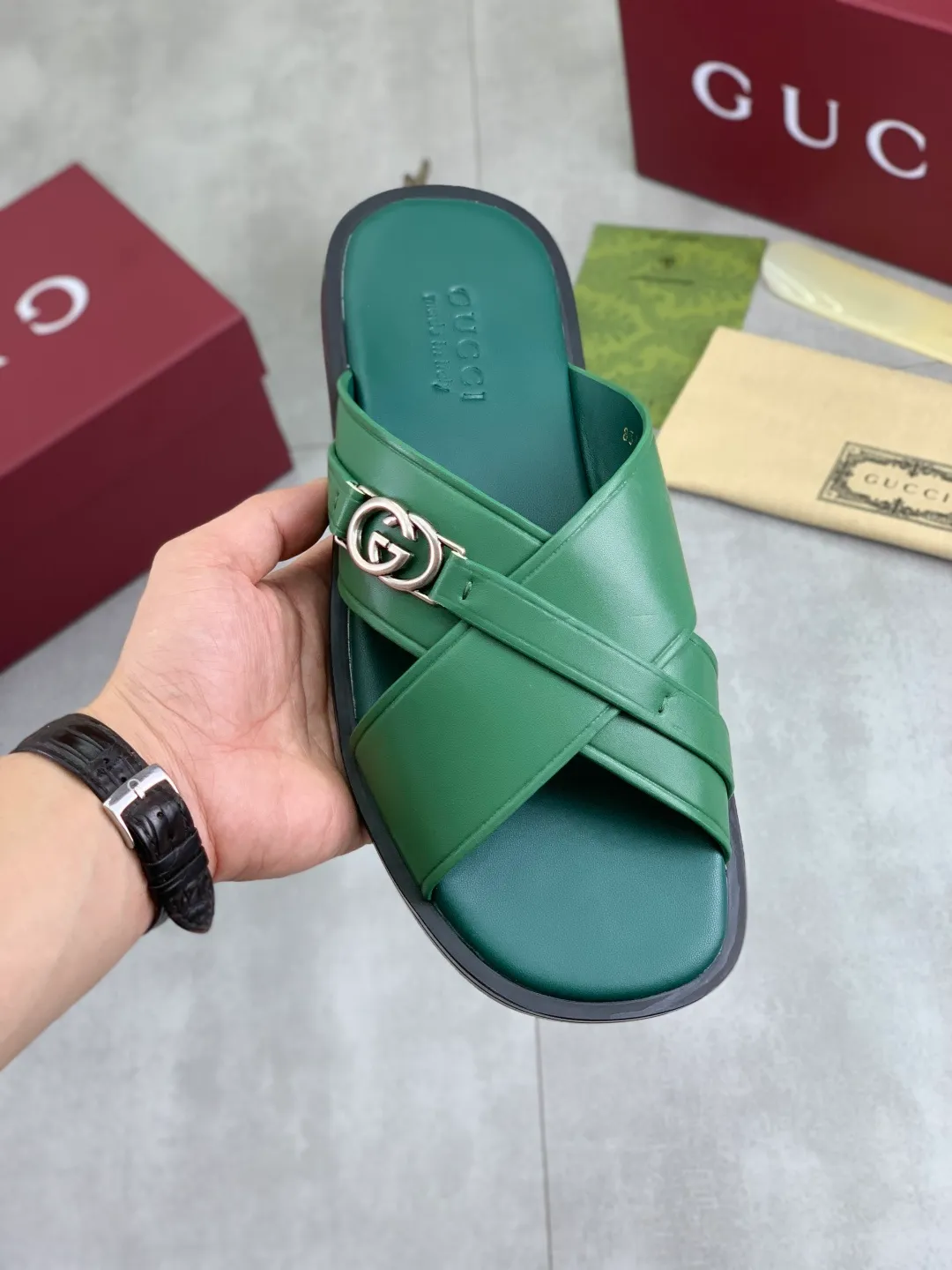 Men's shoes 💰P380💰[New model] High version 🎁🎁🎁 GUCCI New casual hot diamond slippers for the Year of the Snake, original official website, perfect workmanship, transmitting a kind of noble luxury, sublimating its definition of luxury in Gucci's high-end extraordinary craftsmanship. Original Gucci double G combination outsole, code number: 40-44 (45 customized) complete package